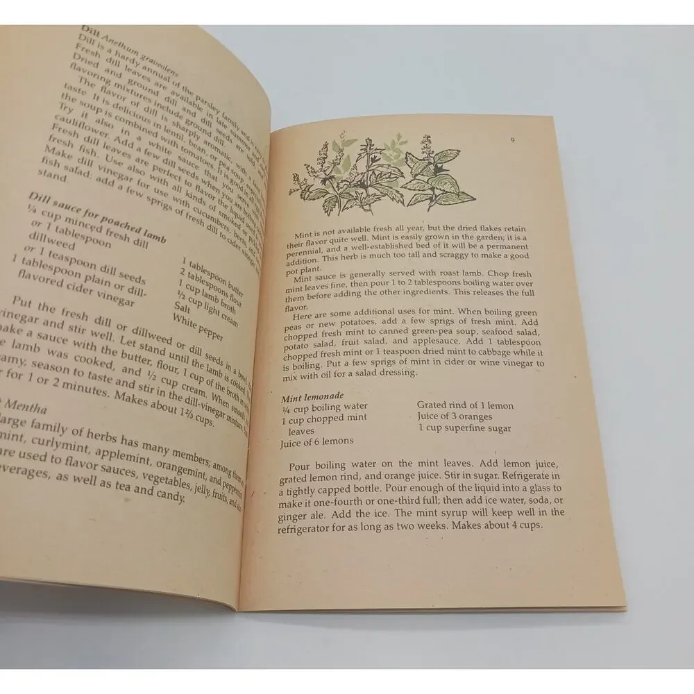 Vintage Booklet Cooking with Herbs Reader's Digest 1978 Recipes